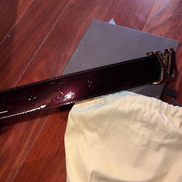 Louis Vuitton Patent Leather Burgundy Belt. - Picture 3 of 8